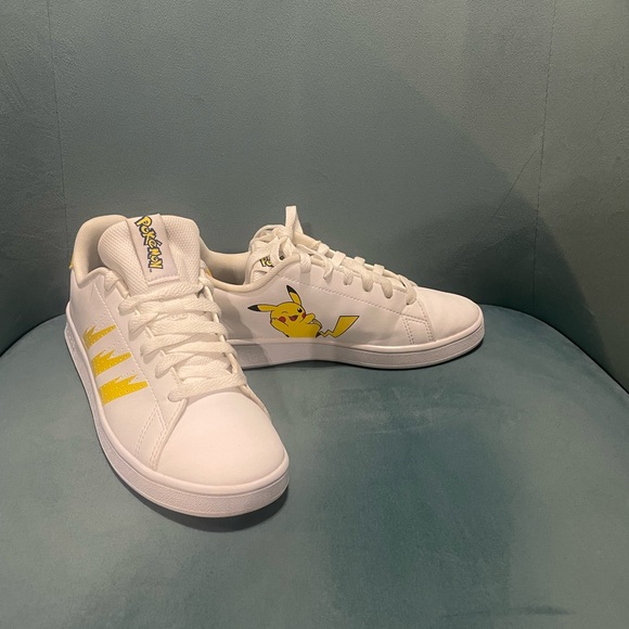 COPY - RARE FIND: Boys adidas Pokemon x Advantage J 'Pikachu sneakers Size 3 US - Picture 10 of 15
